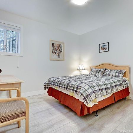 F Homestay-Vancouver Ca Уест Ванкувър Екстериор снимка